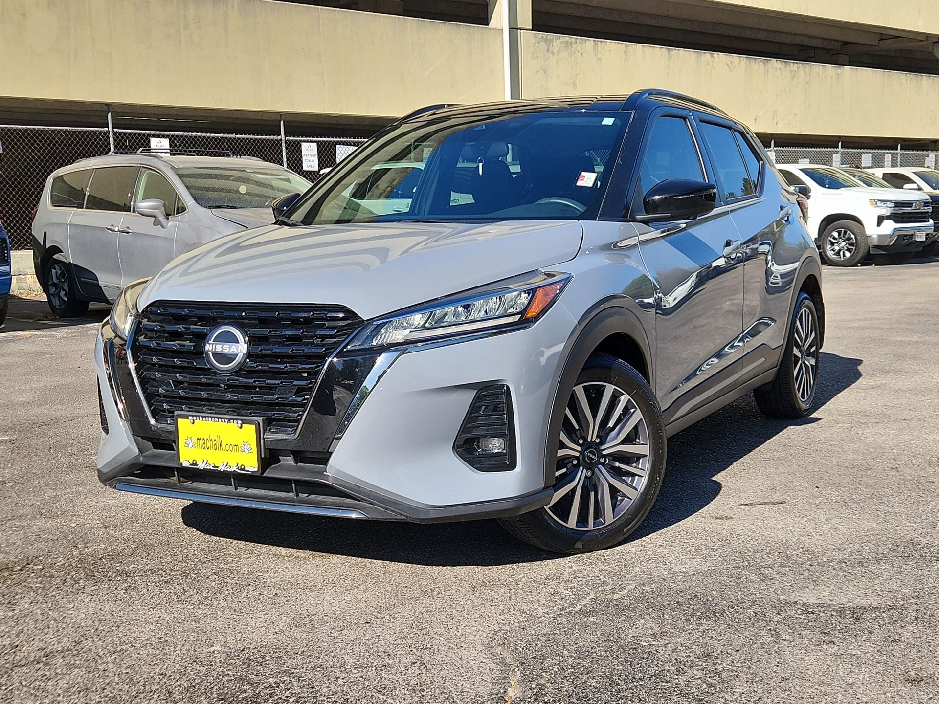 2023 Nissan Kicks SR