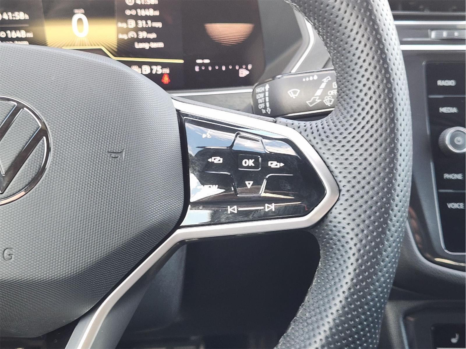 2024 Volkswagen Tiguan SE R-Line Black