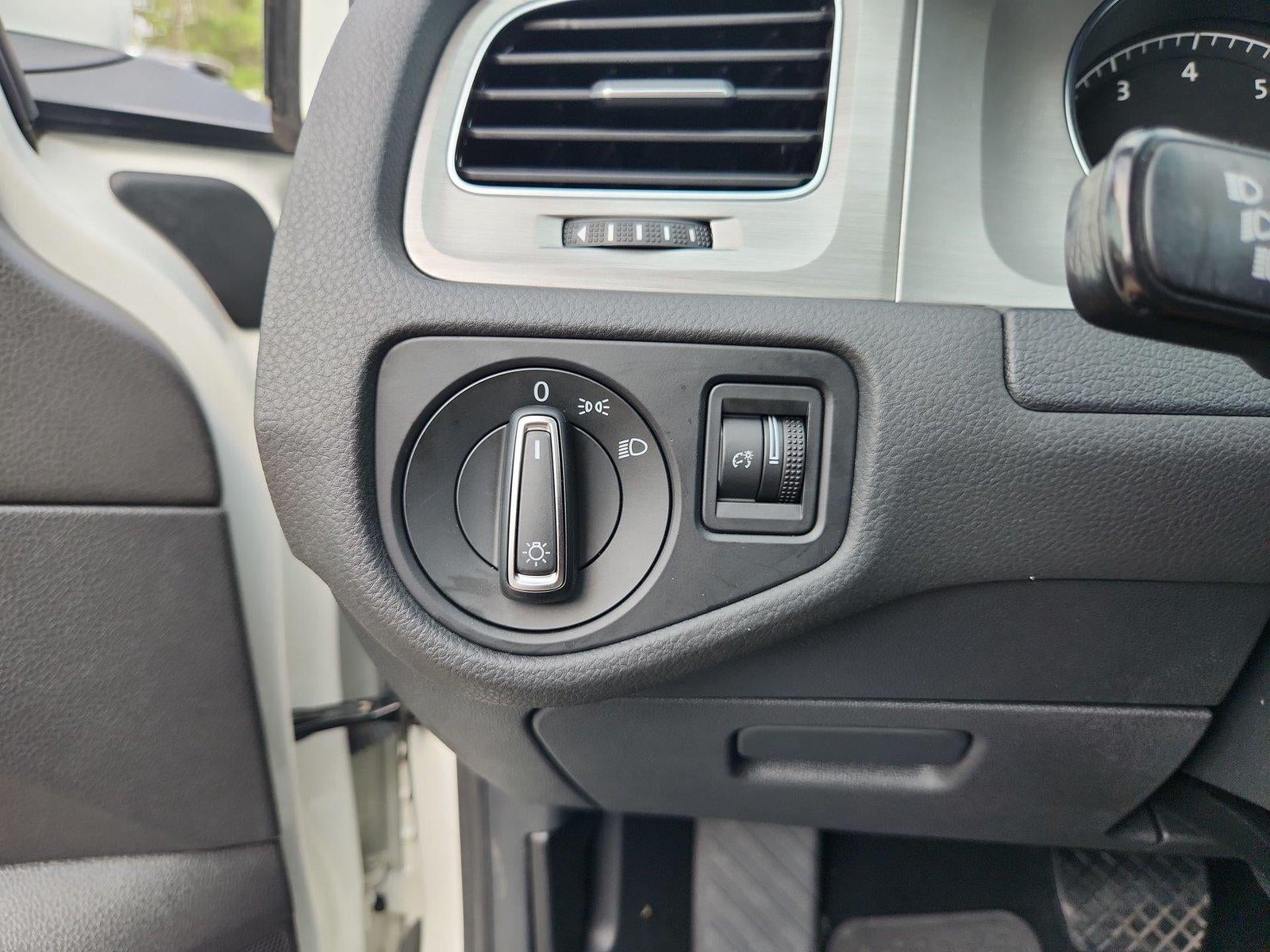 2016 Volkswagen Golf TSI S w/Sunroof