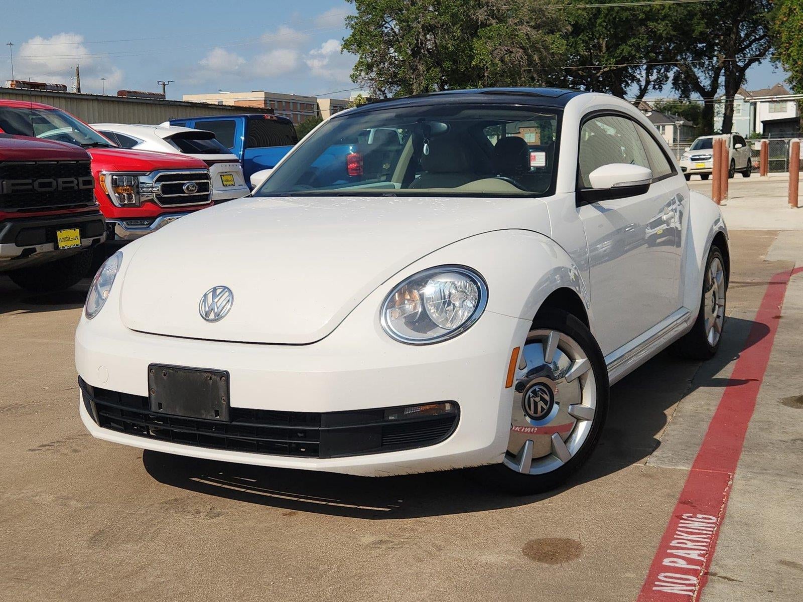 2013 Volkswagen Beetle 2.5L w/Sun/Sound/Nav