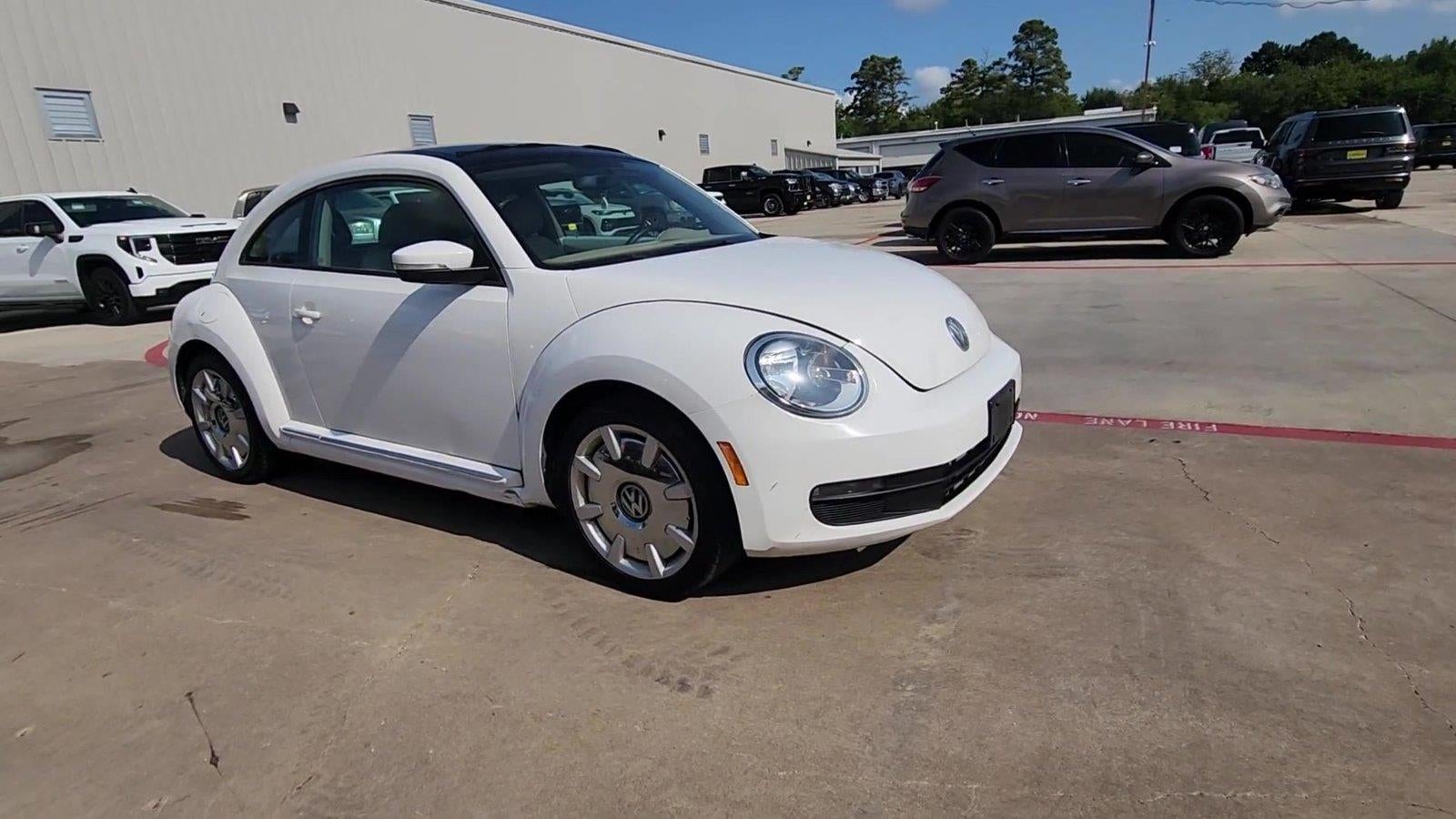 2013 Volkswagen Beetle 2.5L w/Sun/Sound/Nav