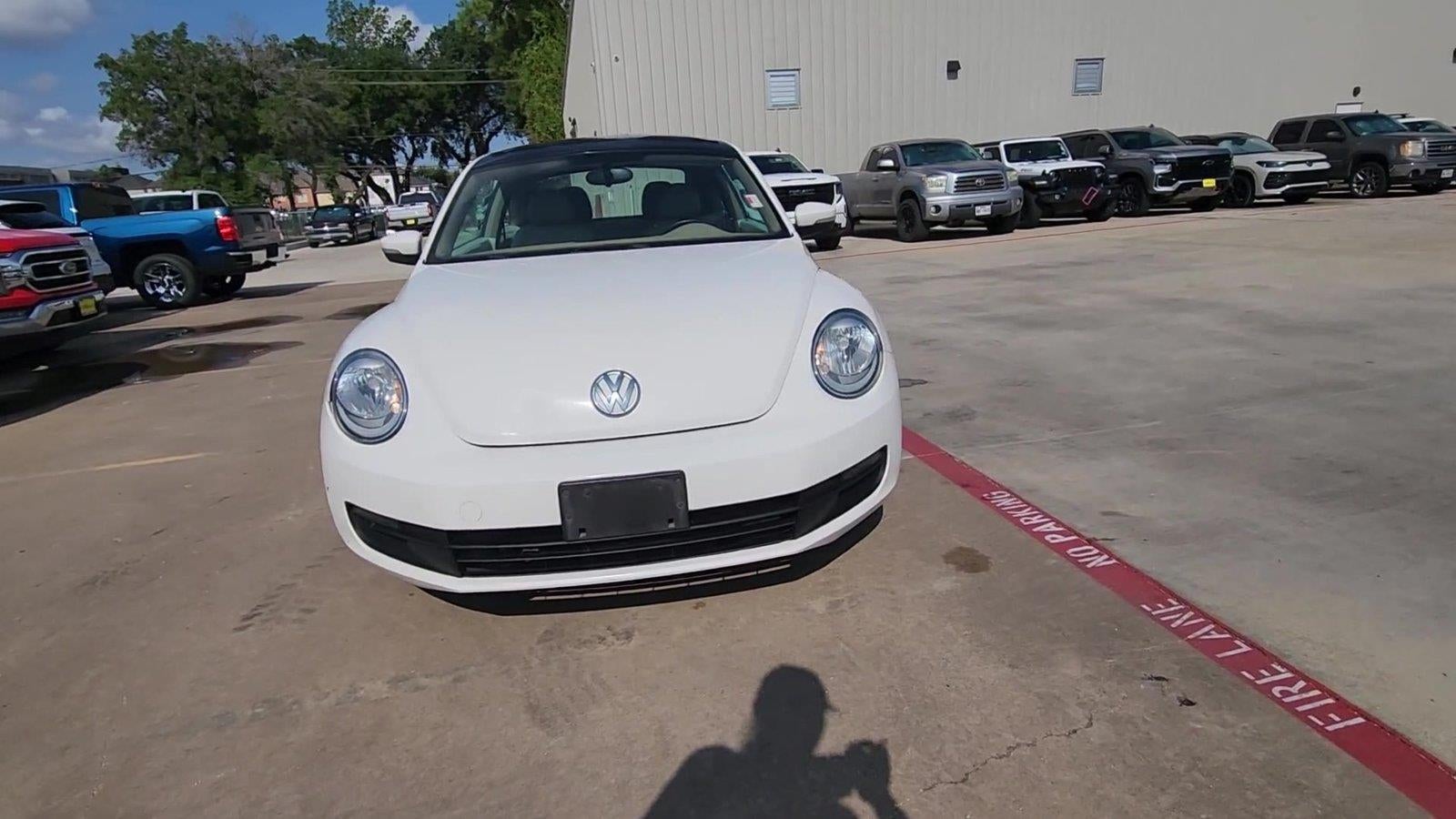 2013 Volkswagen Beetle 2.5L w/Sun/Sound/Nav
