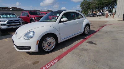 2013 Volkswagen Beetle 2.5L w/Sun/Sound/Nav