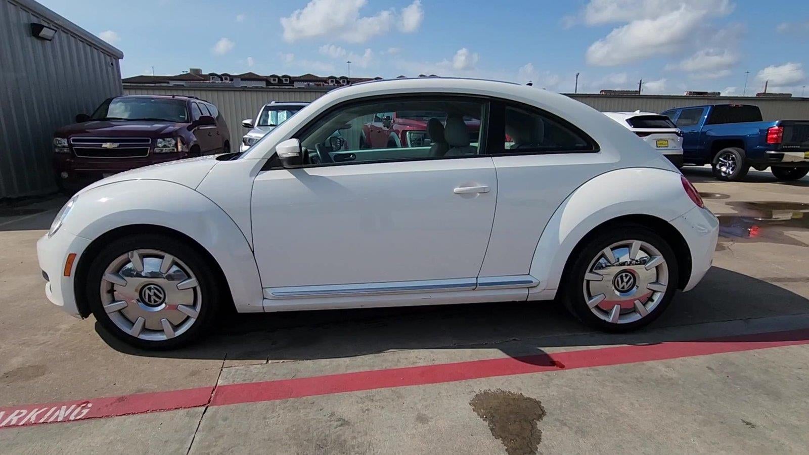 2013 Volkswagen Beetle 2.5L w/Sun/Sound/Nav