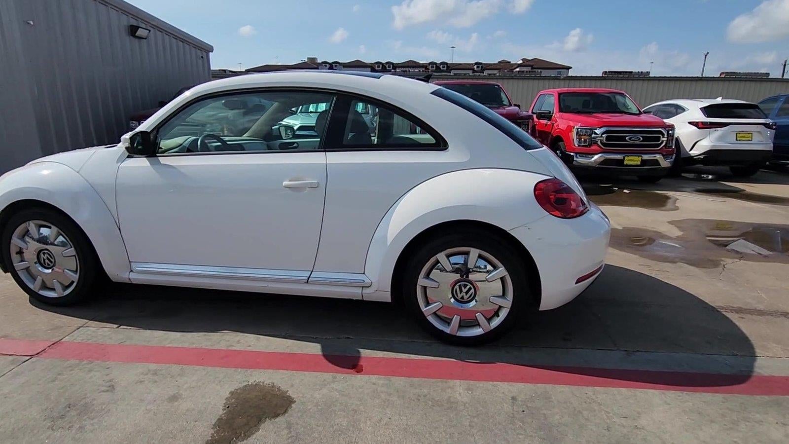 2013 Volkswagen Beetle 2.5L w/Sun/Sound/Nav