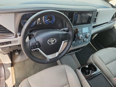 2017 Toyota Sienna XLE Premium 8-Passenger