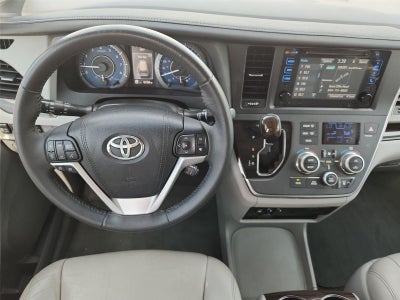 2017 Toyota Sienna XLE Premium 8-Passenger