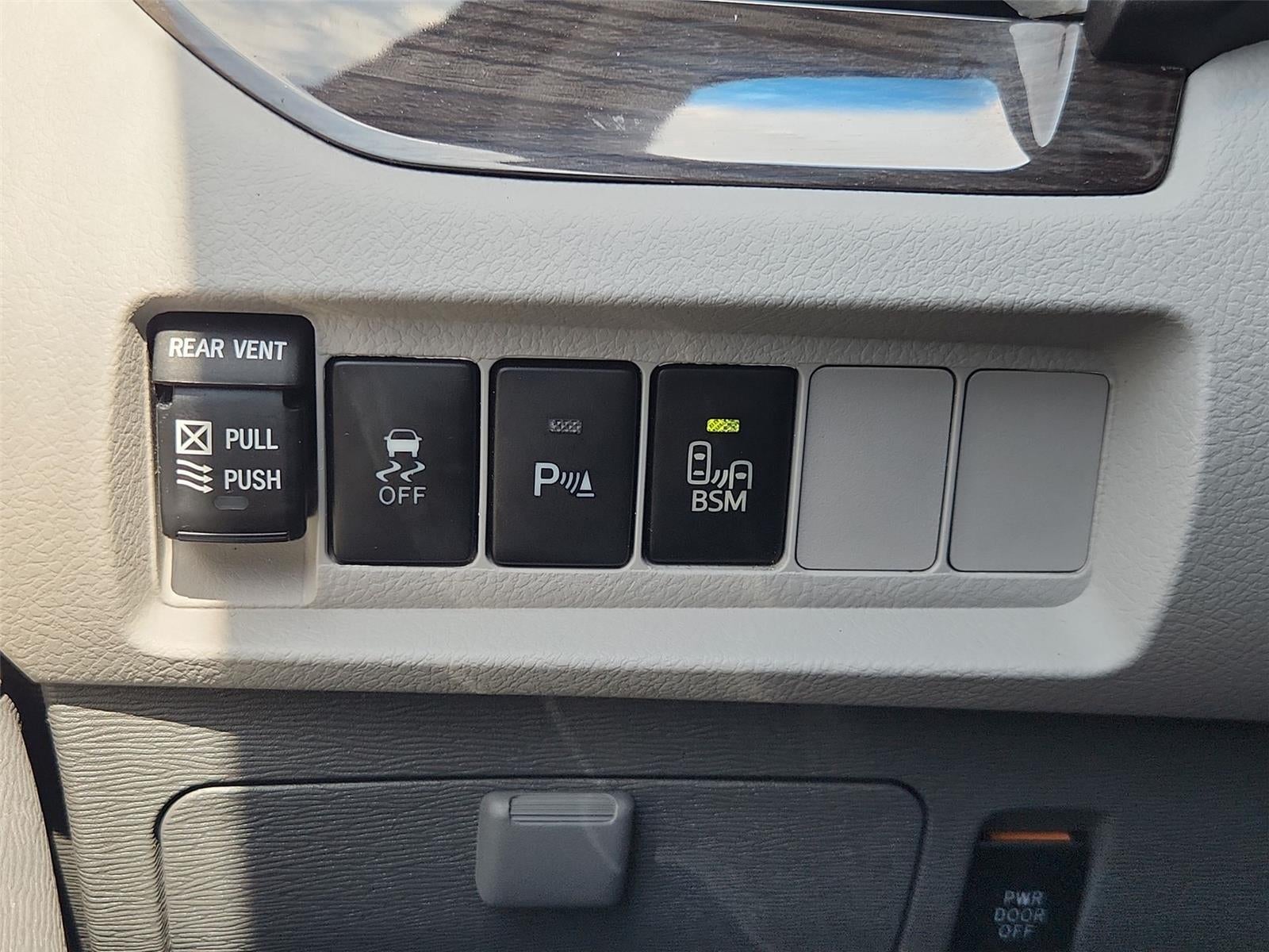 2017 Toyota Sienna XLE Premium 8-Passenger