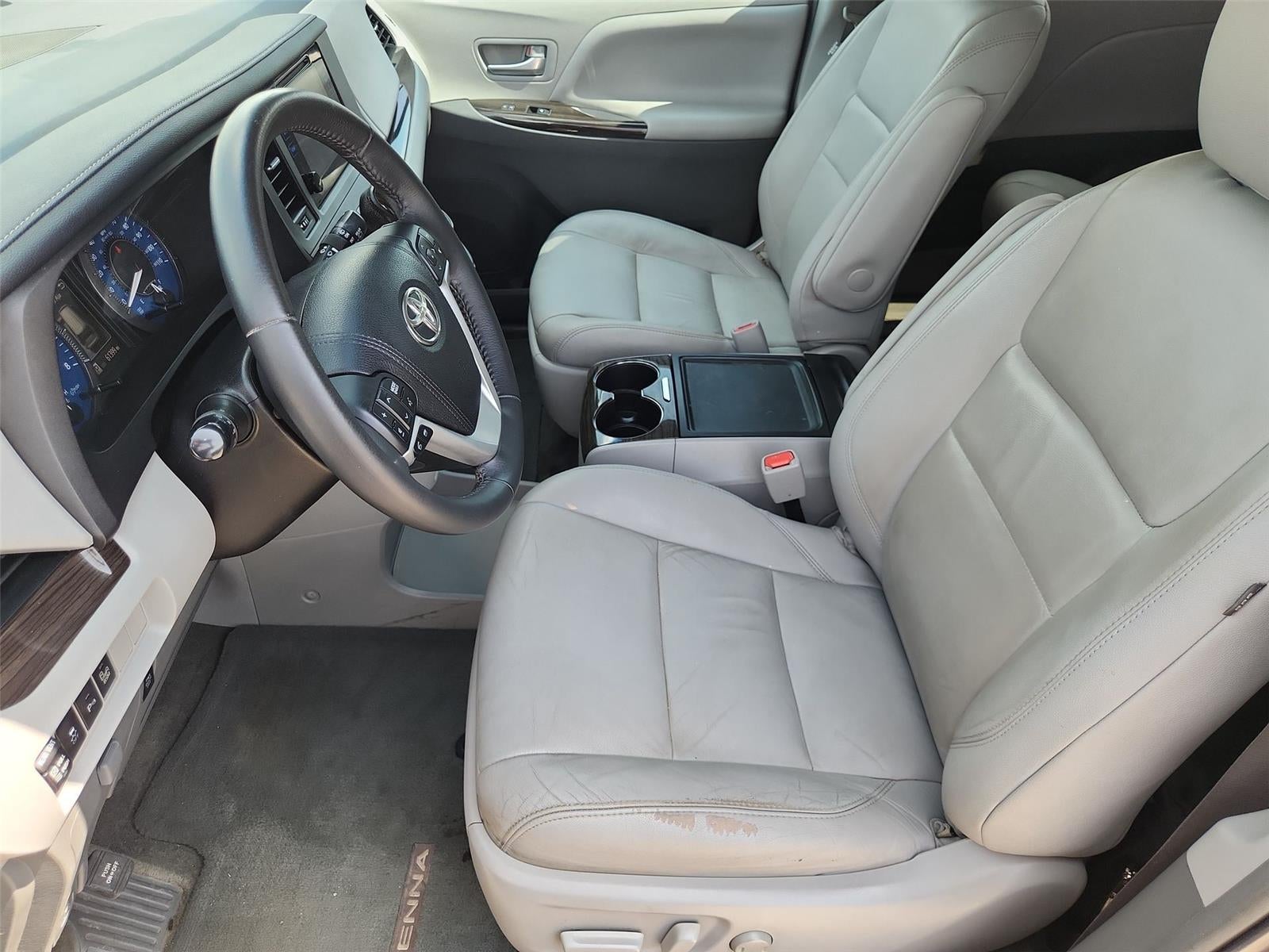 2017 Toyota Sienna XLE Premium 8-Passenger