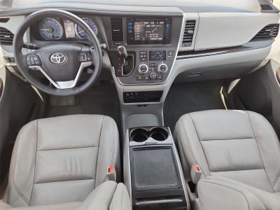 2017 Toyota Sienna XLE Premium 8-Passenger