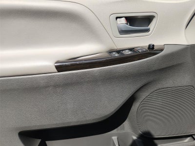 2017 Toyota Sienna XLE Premium 8-Passenger