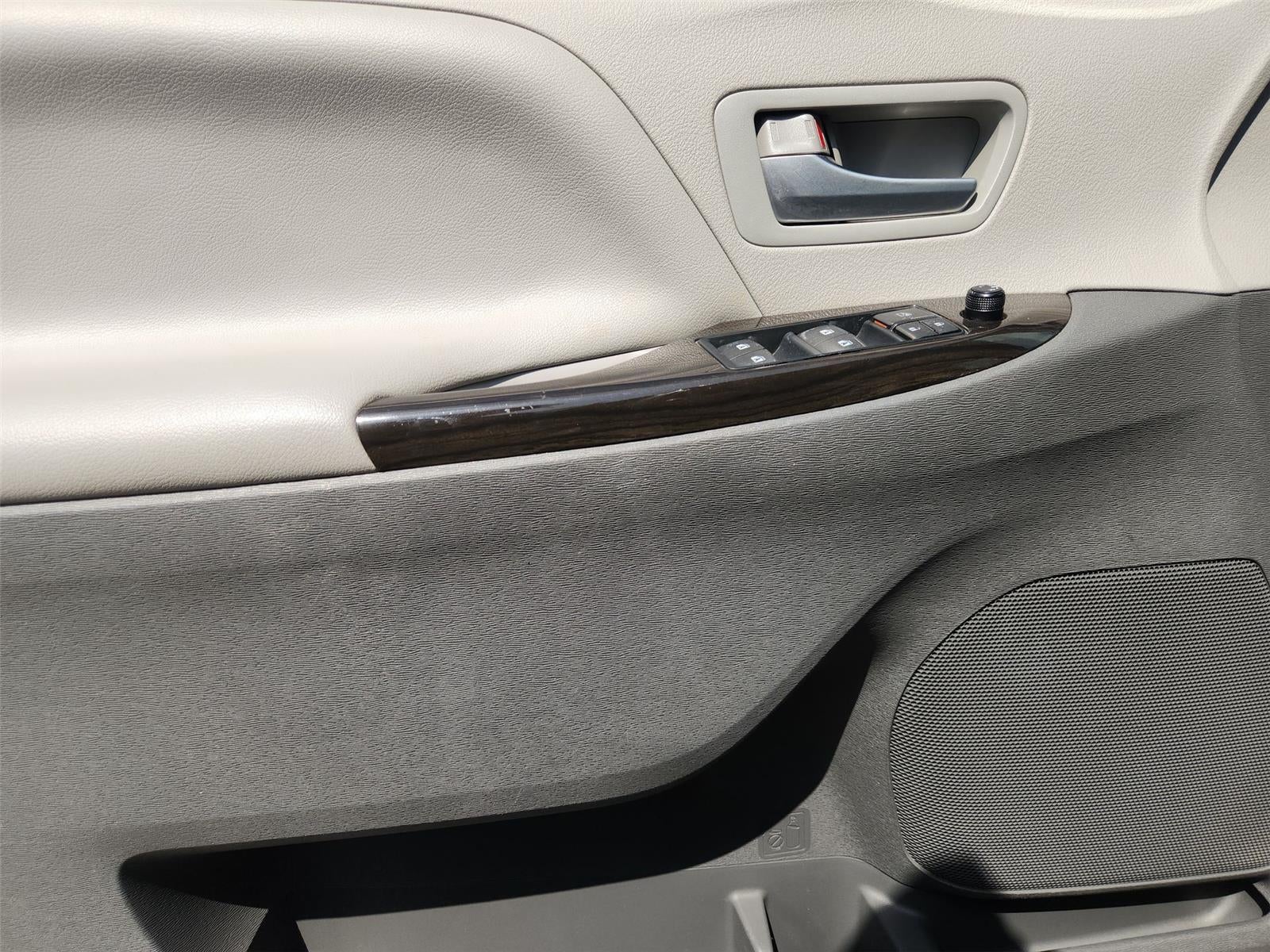 2017 Toyota Sienna XLE Premium 8-Passenger