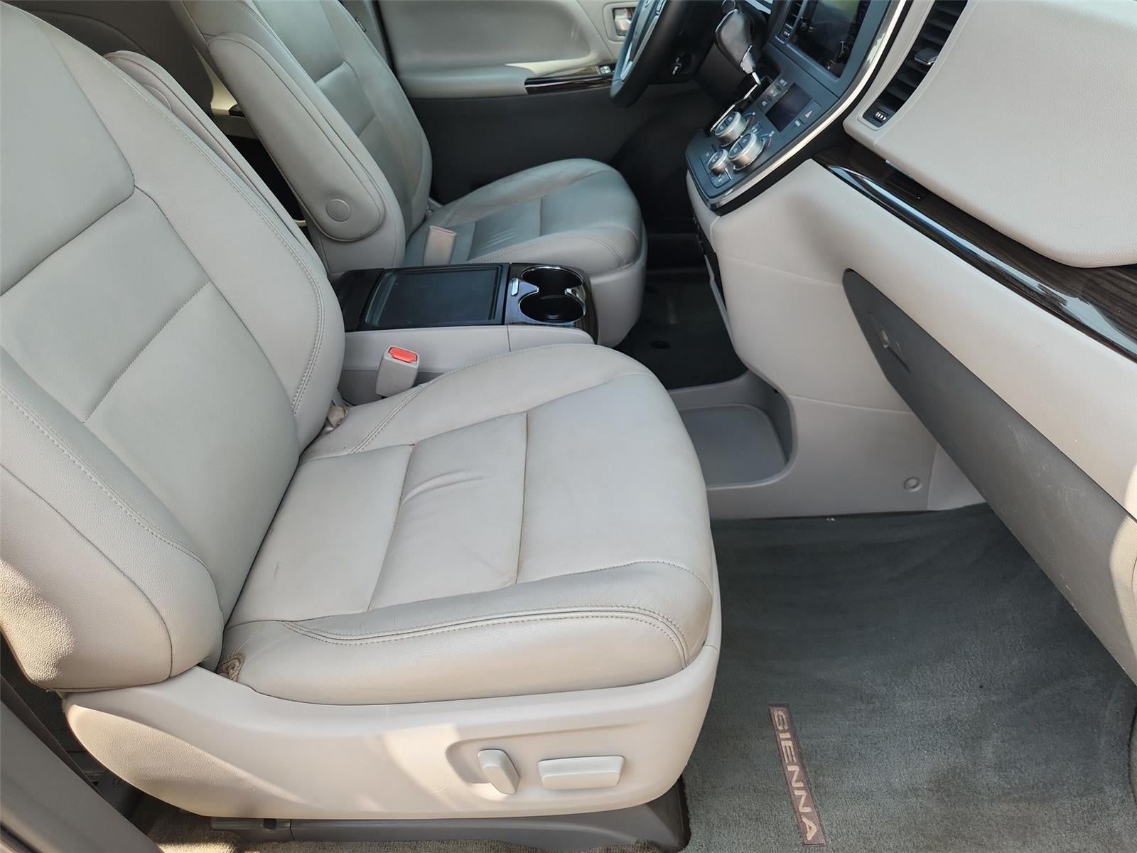 2017 Toyota Sienna XLE Premium 8-Passenger