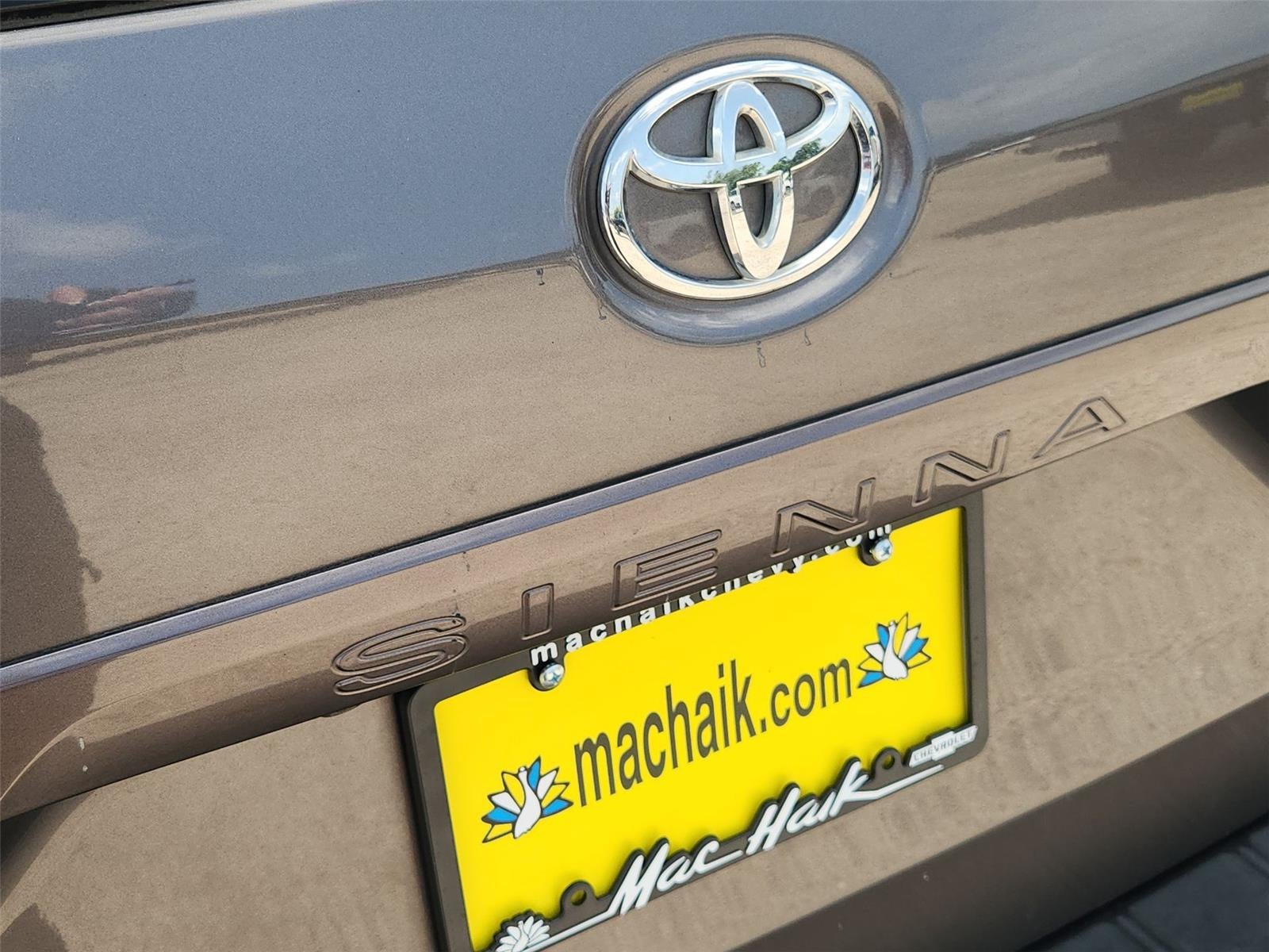 2017 Toyota Sienna XLE Premium 8-Passenger