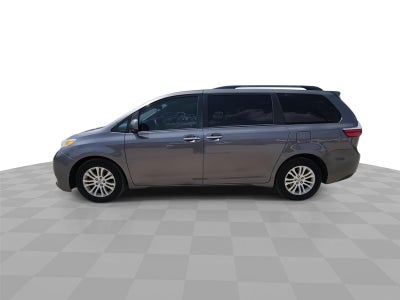 2017 Toyota Sienna XLE Premium 8-Passenger