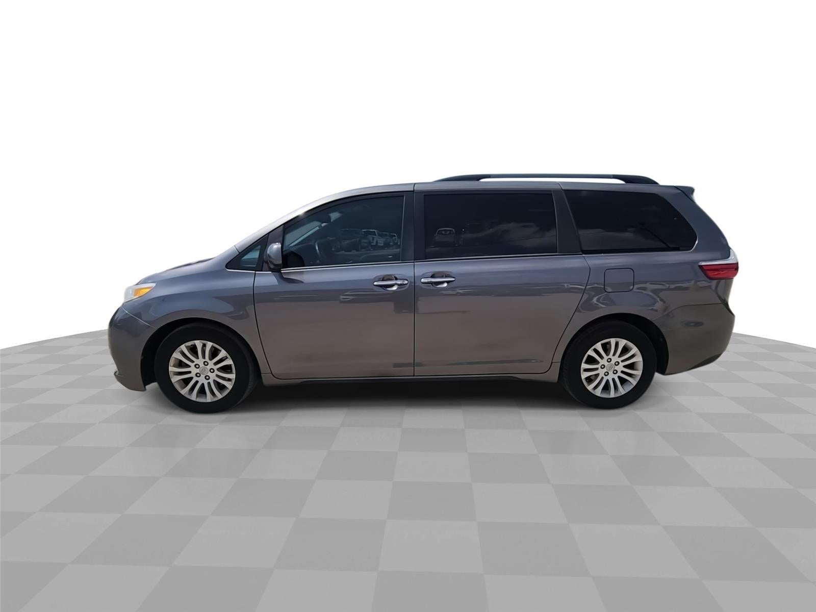 2017 Toyota Sienna XLE Premium 8-Passenger