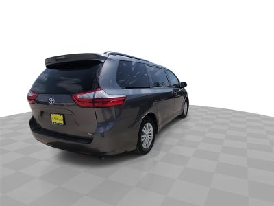 2017 Toyota Sienna XLE Premium 8-Passenger