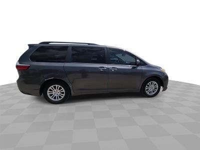 2017 Toyota Sienna XLE Premium 8-Passenger