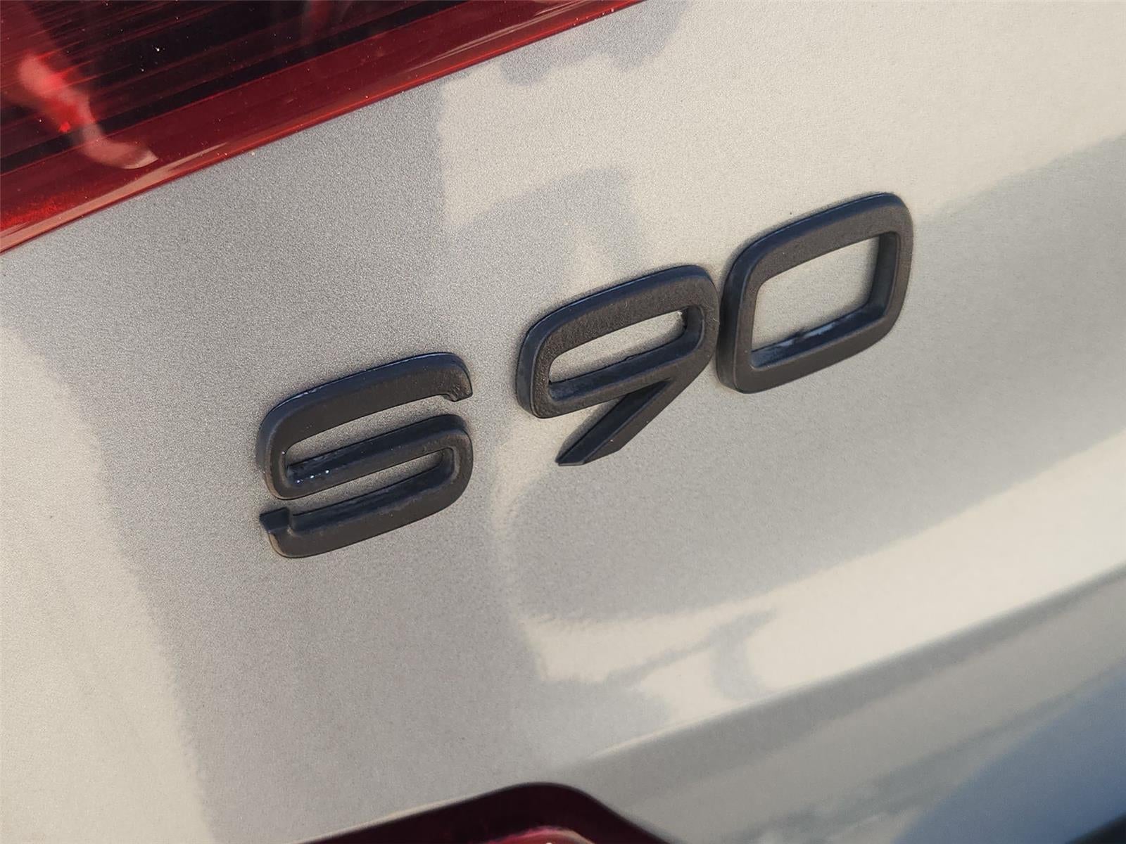 2018 Volvo S90 Momentum