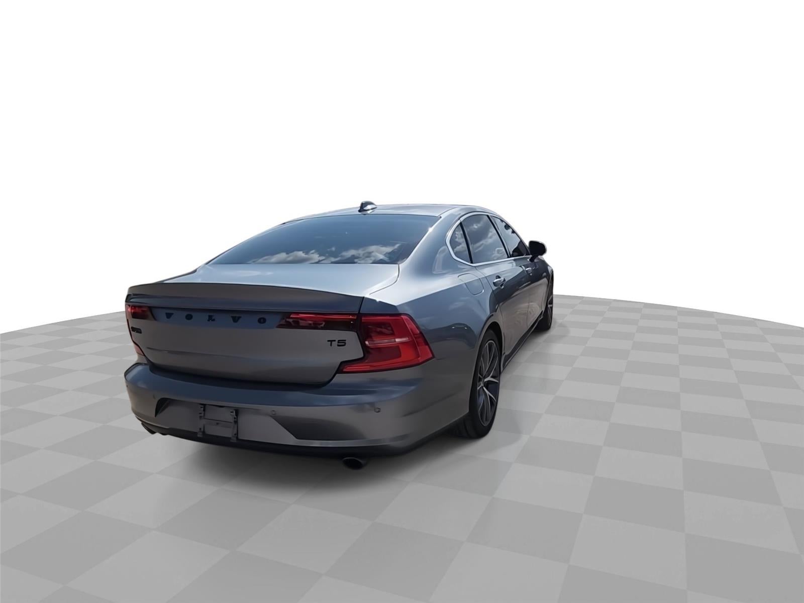 2018 Volvo S90 Momentum