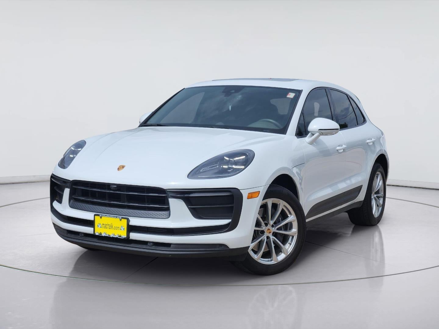2022 Porsche Macan AWD photo