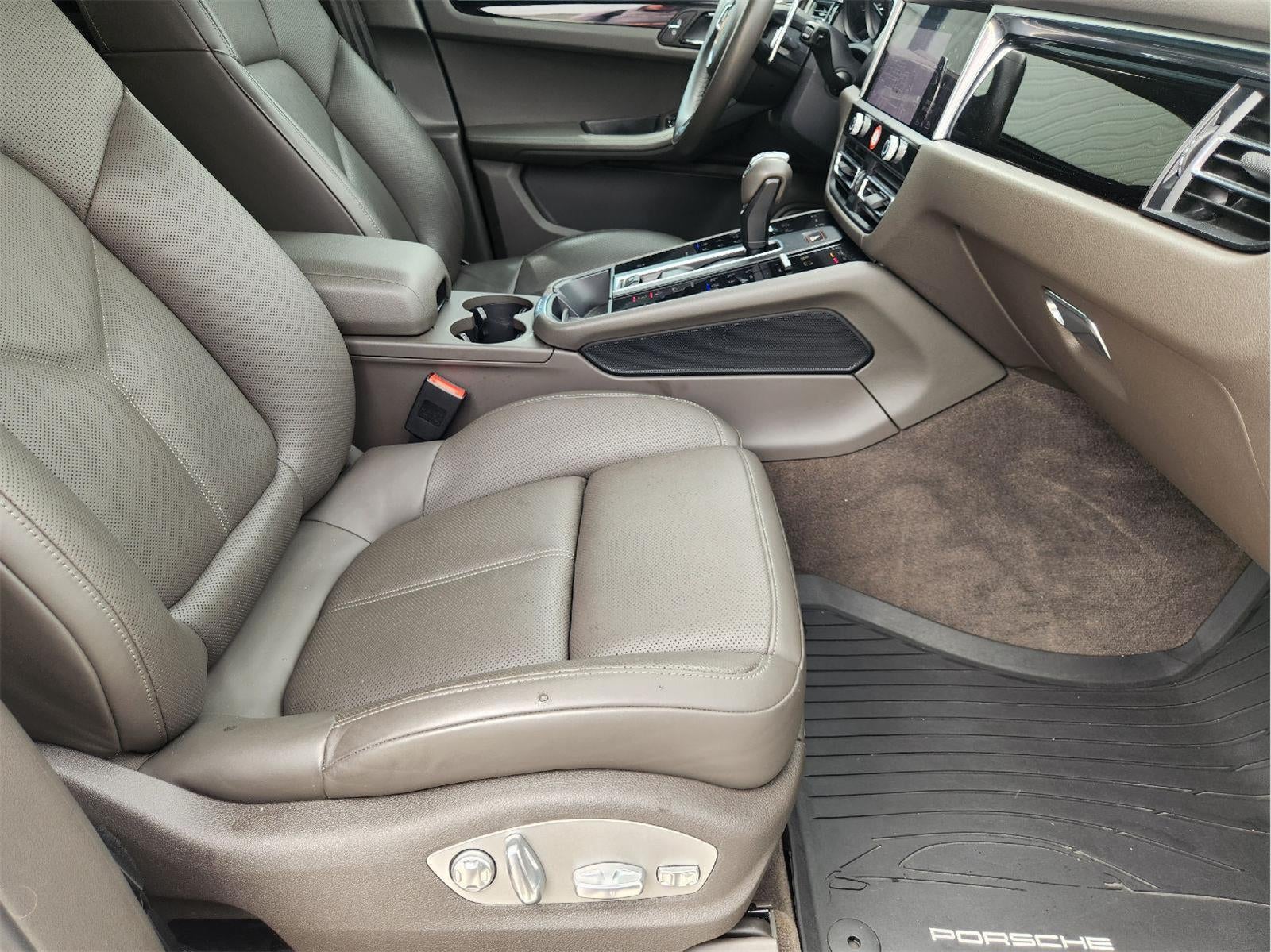 2022 Porsche Macan AWD