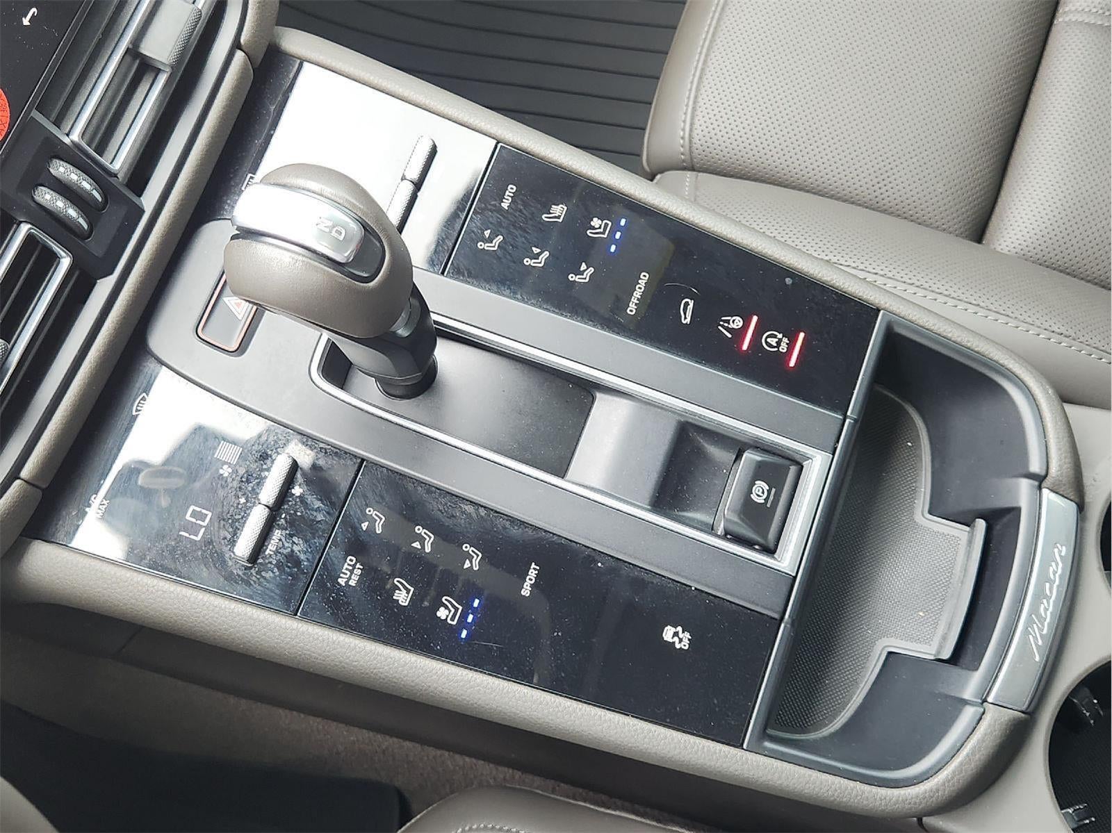 2022 Porsche Macan AWD