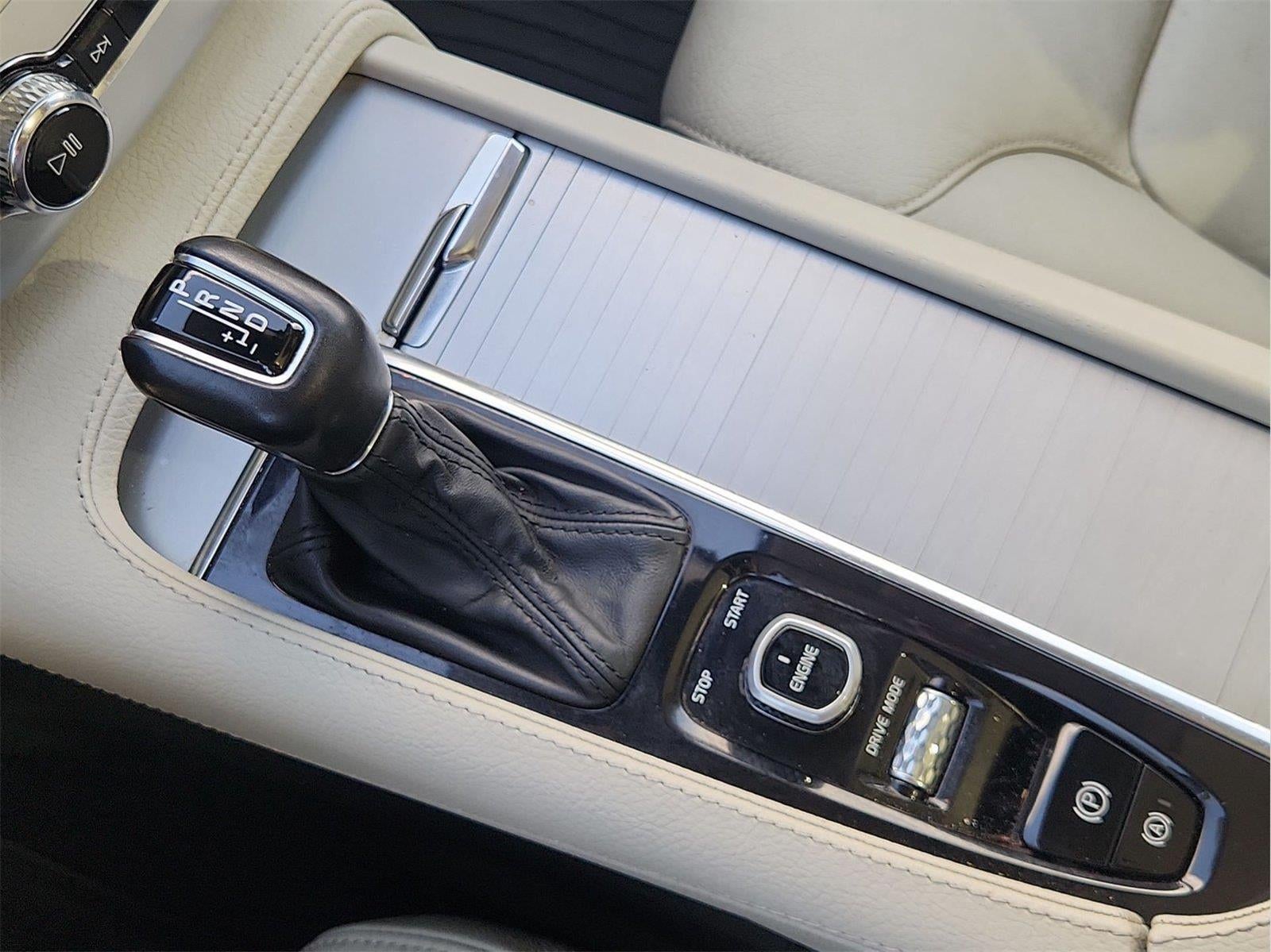 2017 Volvo XC90 Momentum