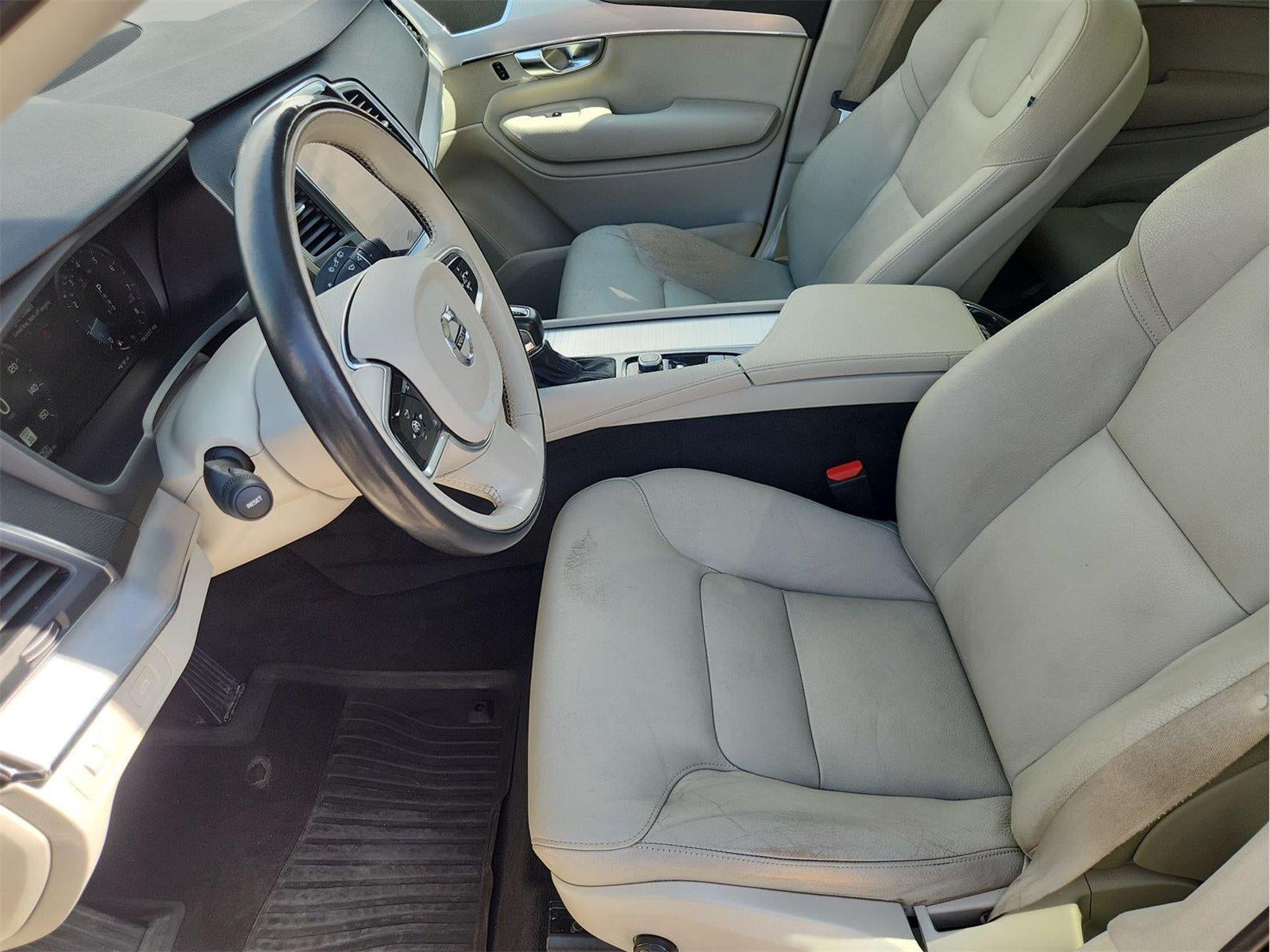 2017 Volvo XC90 Momentum