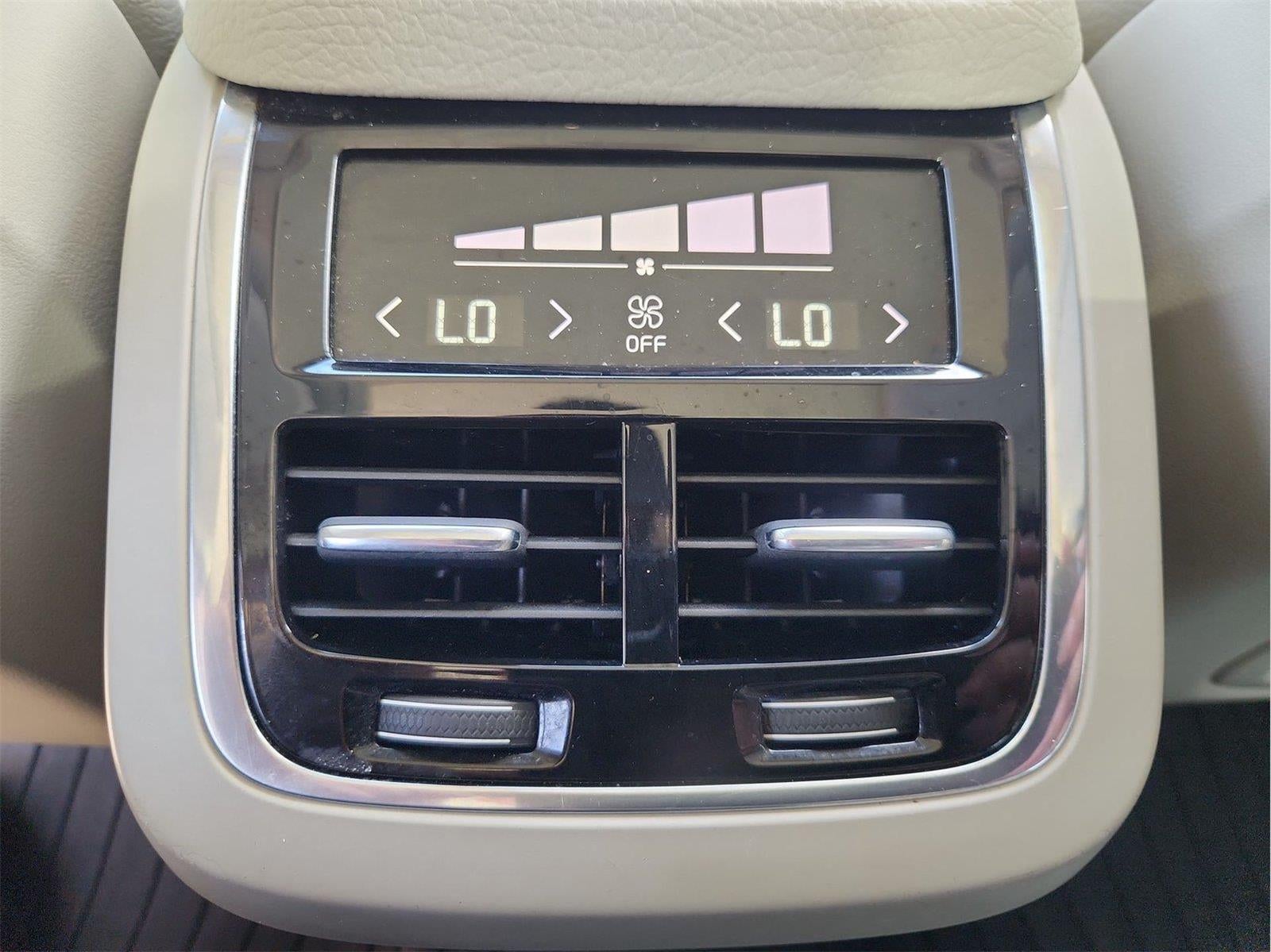 2017 Volvo XC90 Momentum