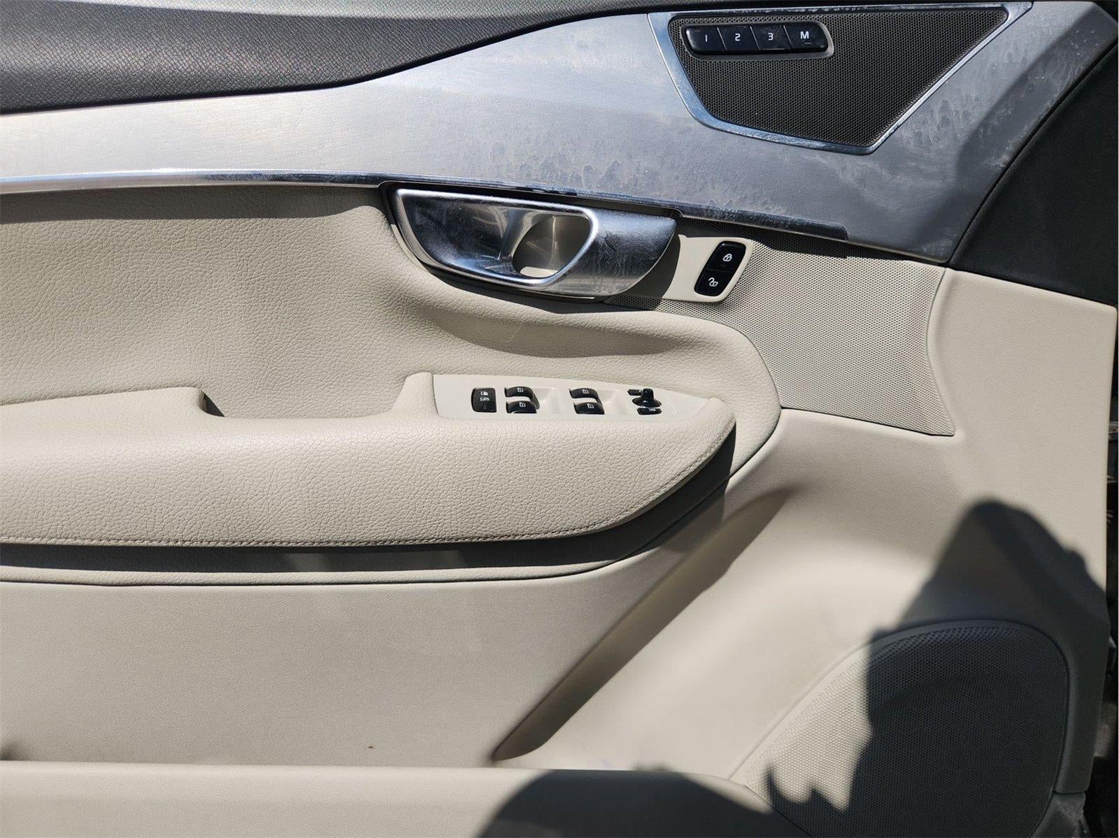 2017 Volvo XC90 Momentum