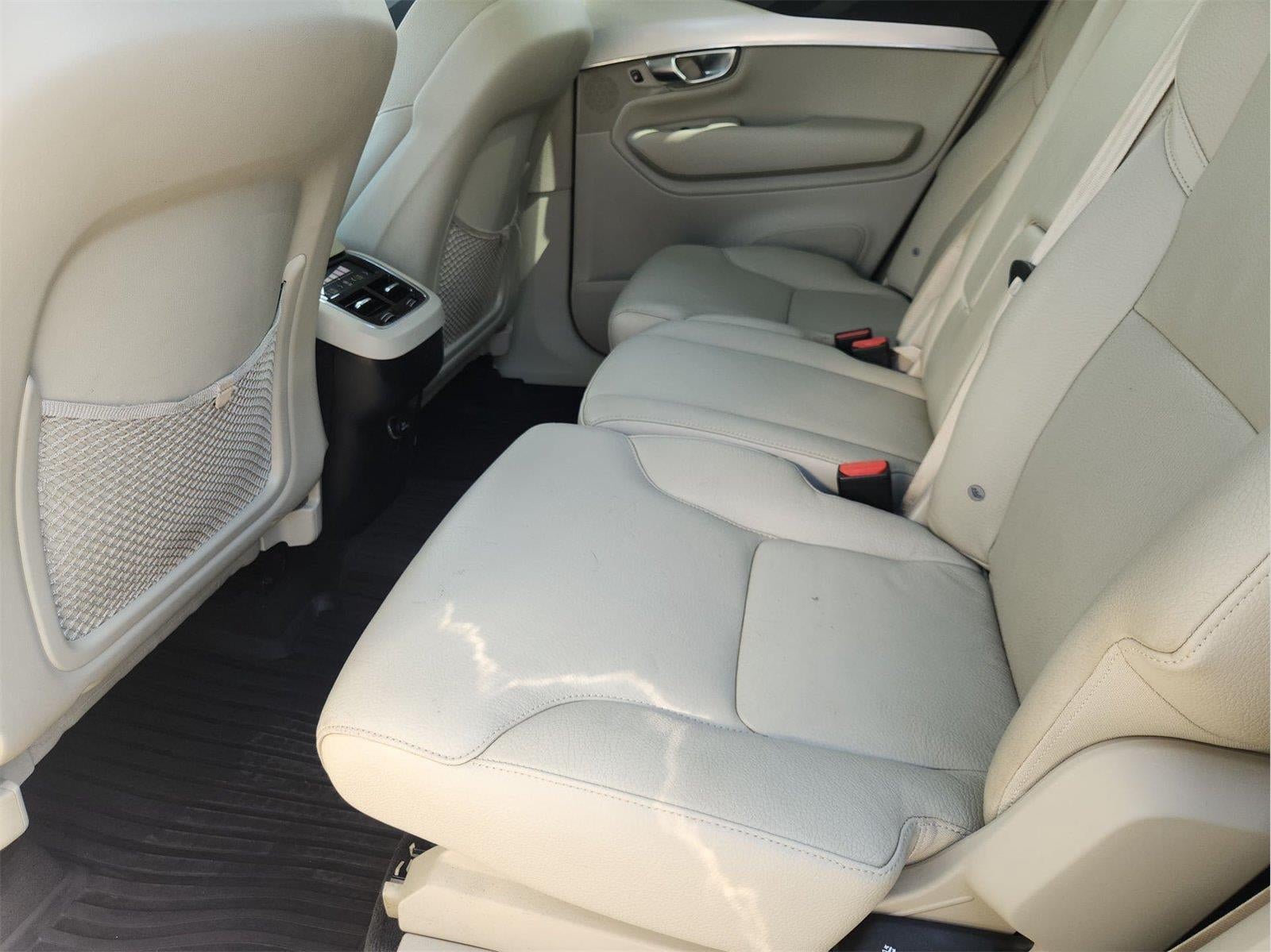 2017 Volvo XC90 Momentum