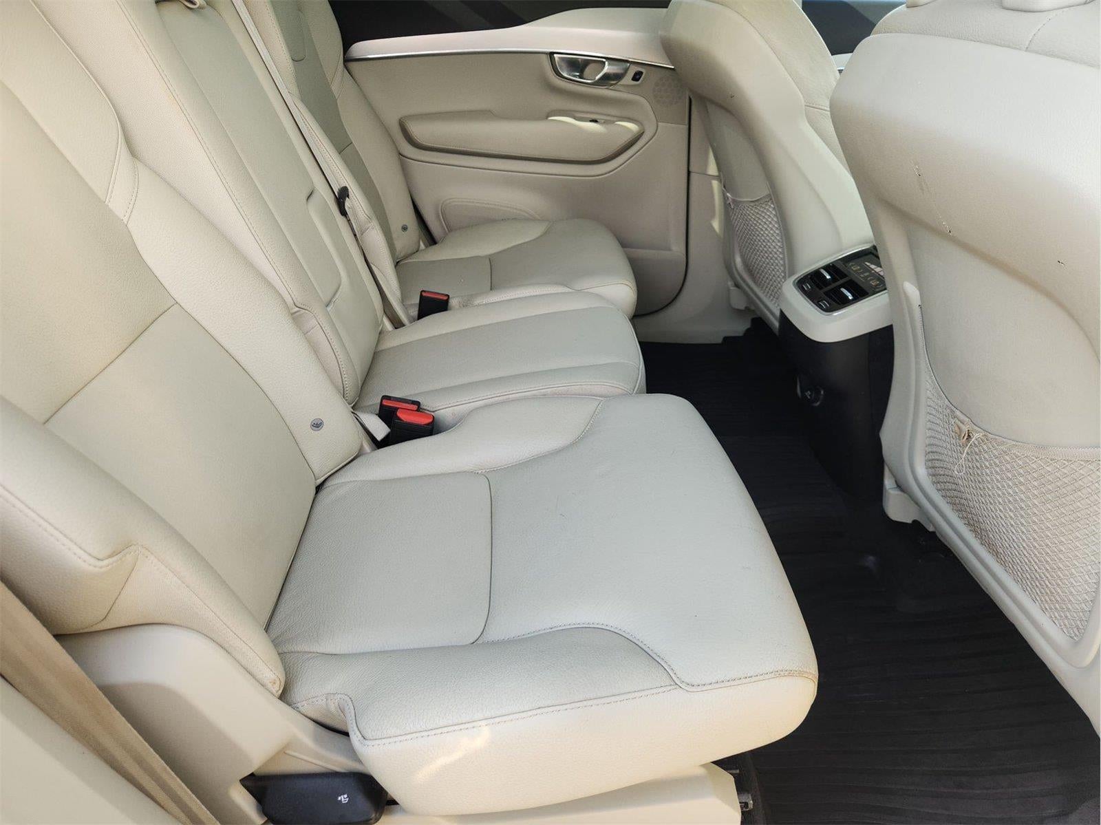 2017 Volvo XC90 Momentum