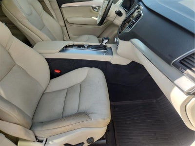 2017 Volvo XC90 Momentum