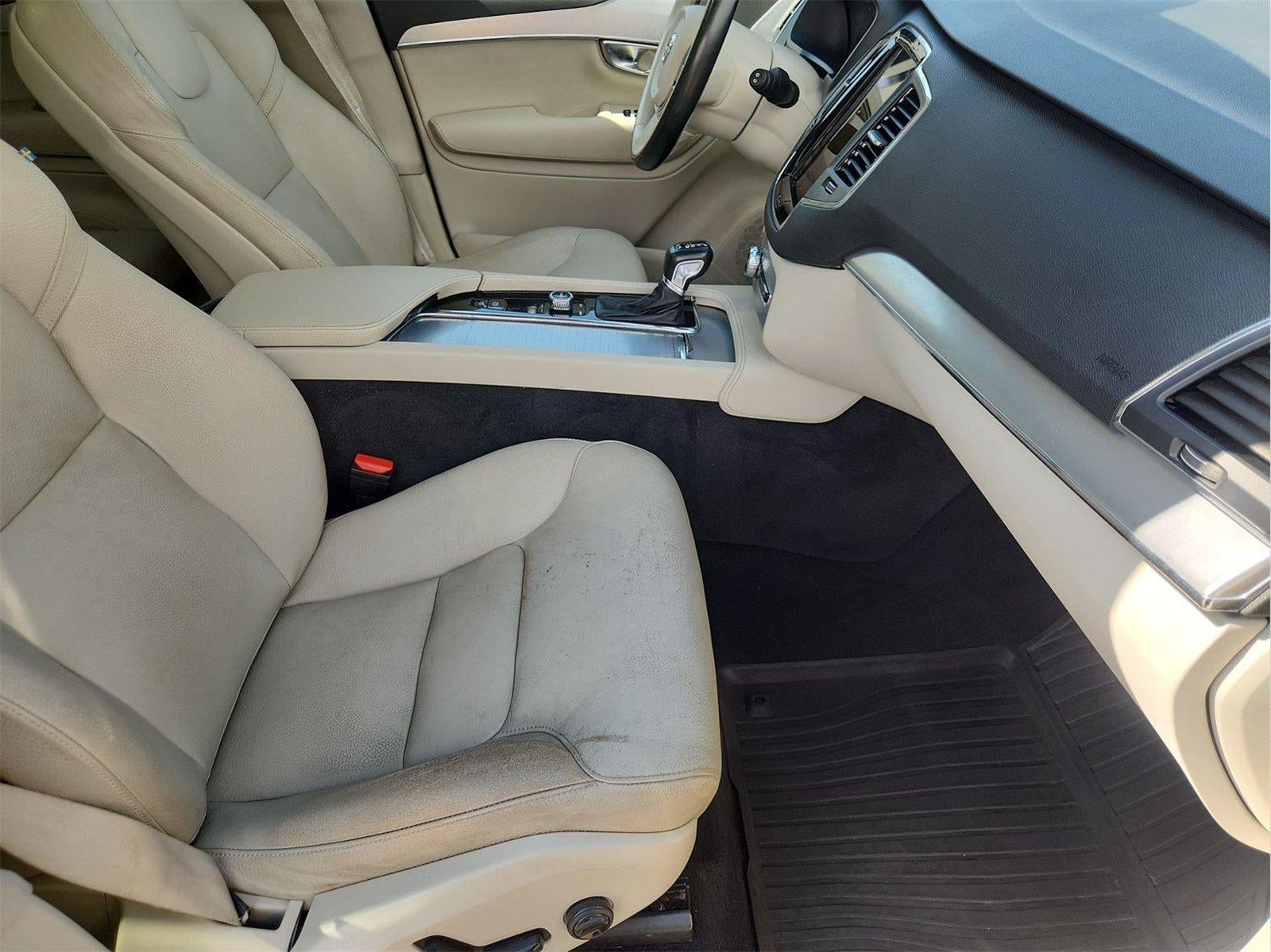 2017 Volvo XC90 Momentum