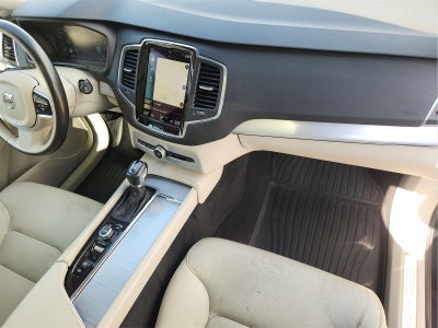 2017 Volvo XC90 Momentum