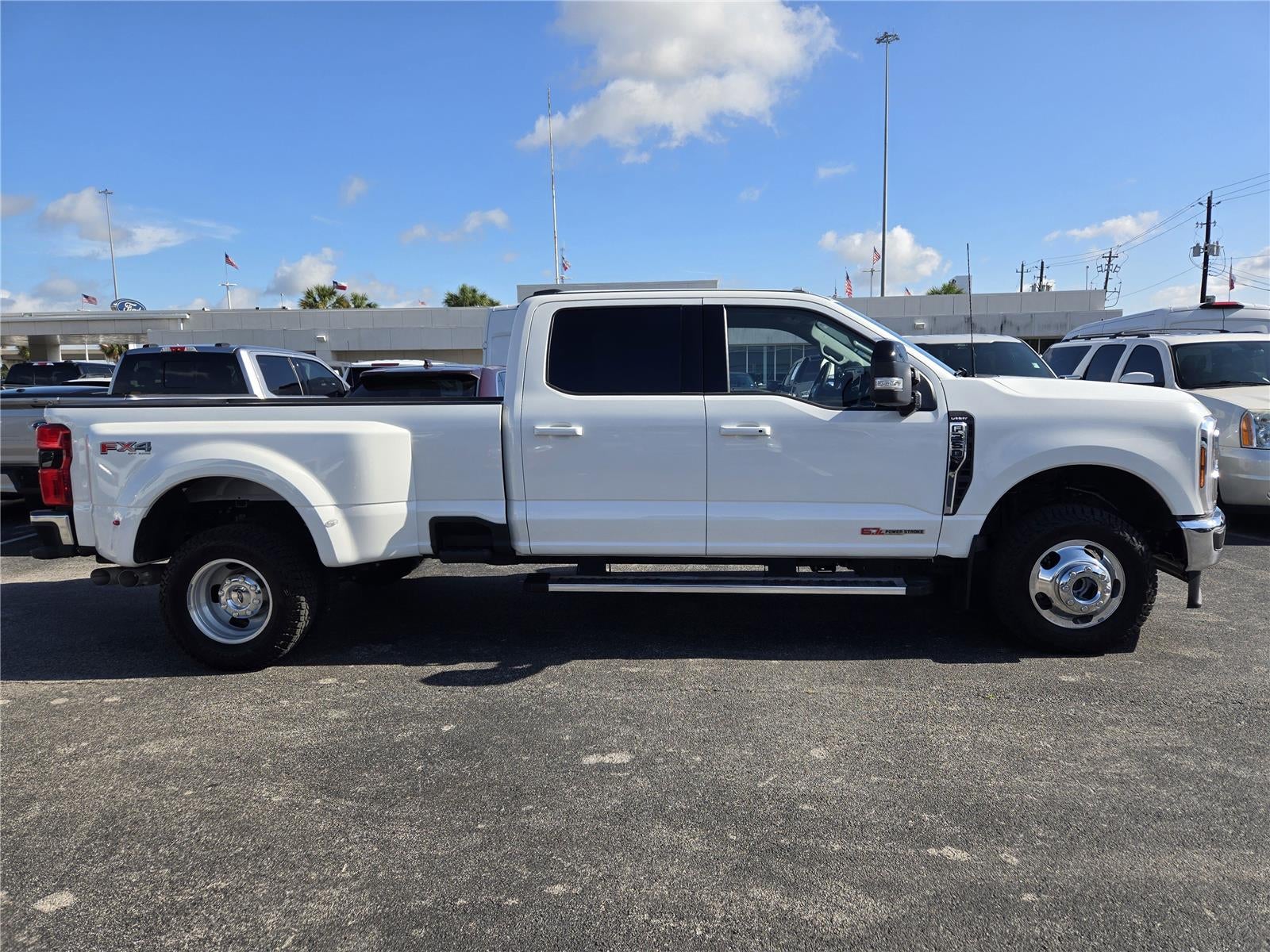 2026 Ford Super Duty F-350 DRW Lariat