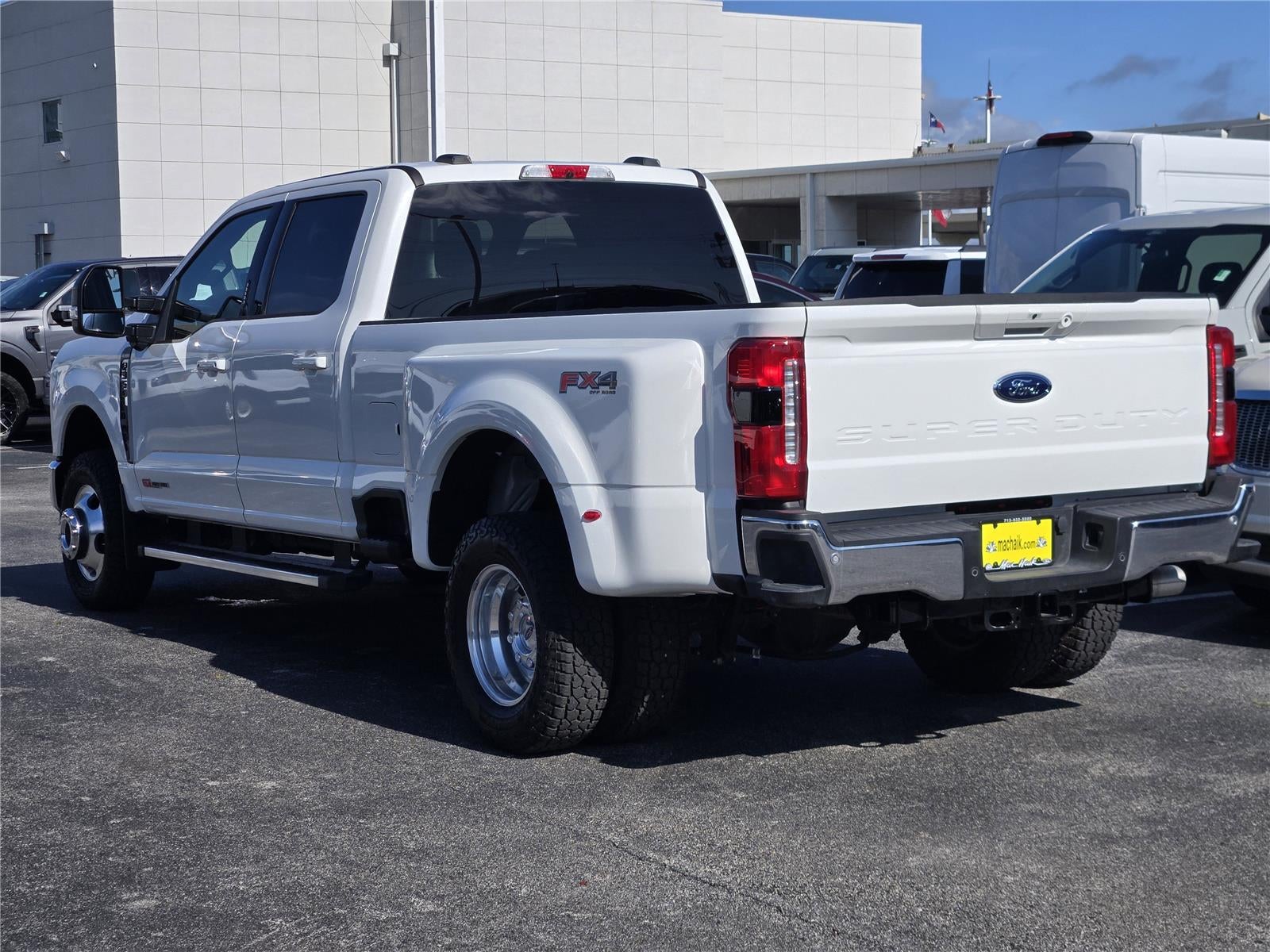 2026 Ford Super Duty F-350 DRW Lariat