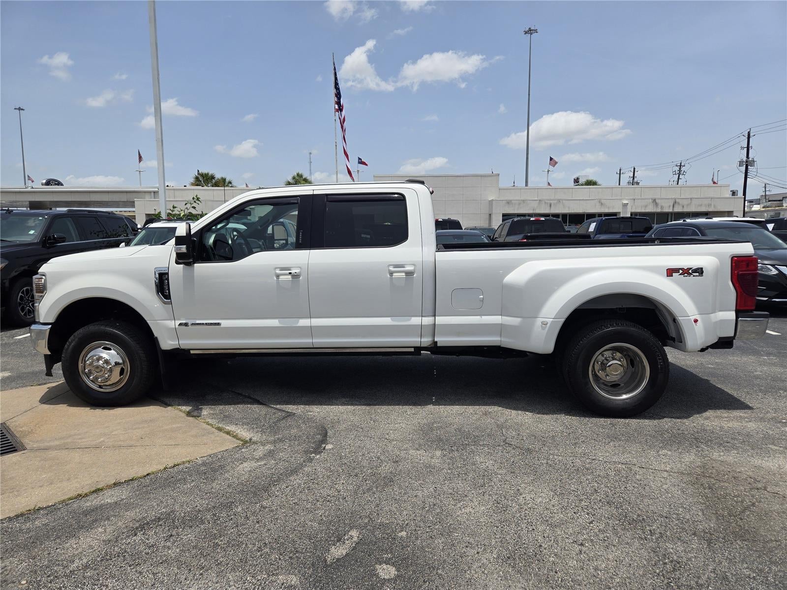 2022 Ford Super Duty F-350 DRW LARIAT