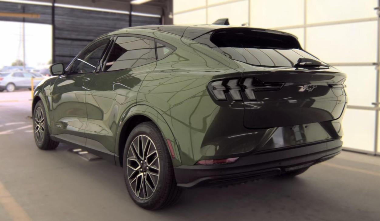 2025 Ford MUSTANG MACH-E PREMIUM