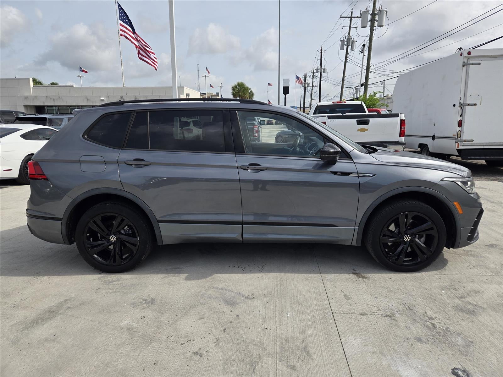 2023 Volkswagen Tiguan 2.0T SE R-Line Black