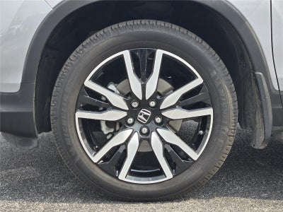 2021 Honda Pilot Touring w/Rear Captain's Chairs