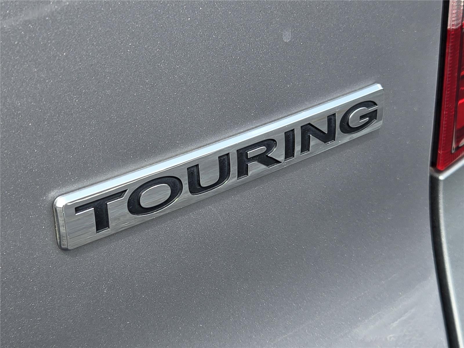 2021 Honda Pilot Touring w/Rear Captain's Chairs