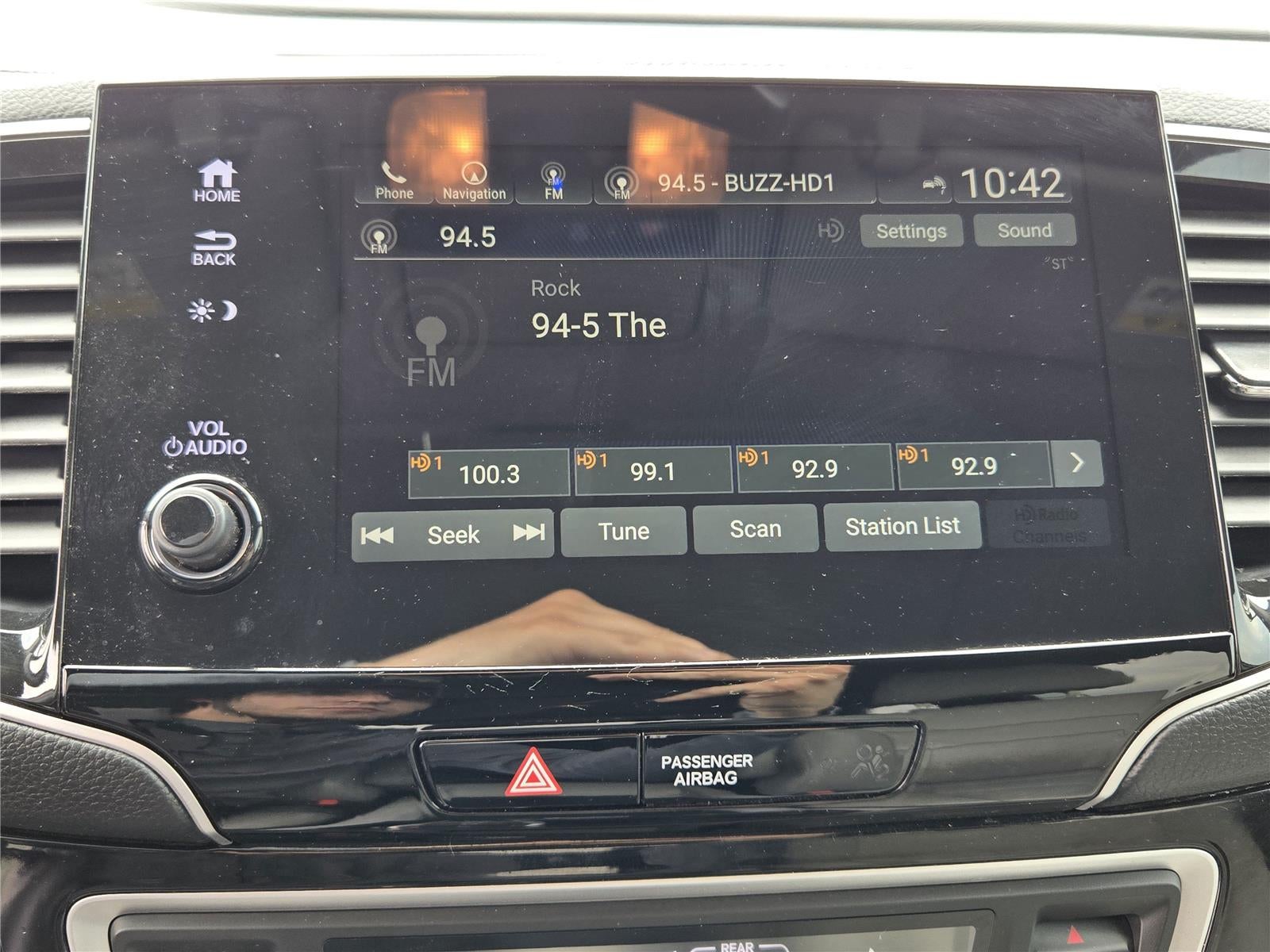 2021 Honda Pilot Touring w/Rear Captain's Chairs