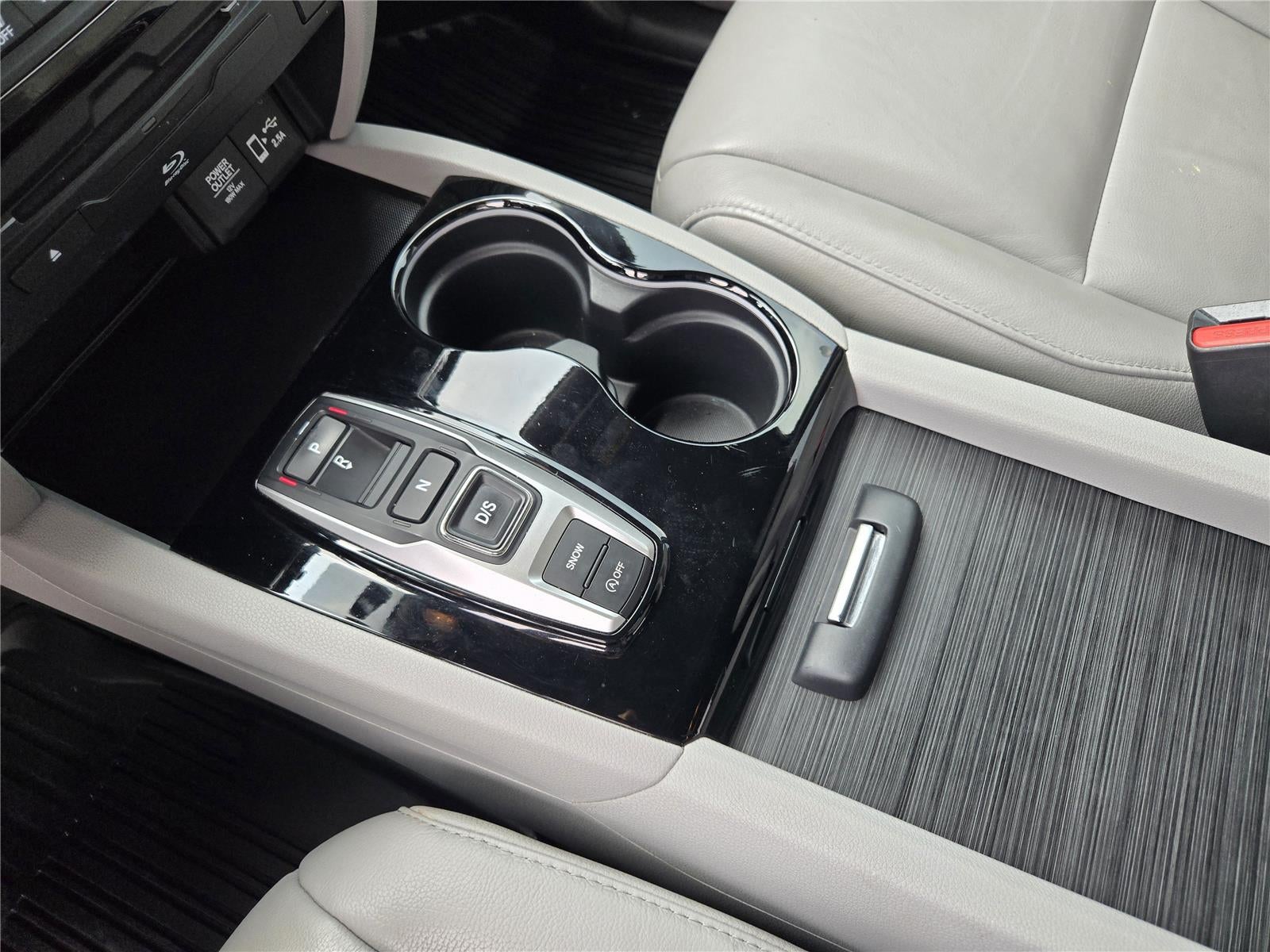 2021 Honda Pilot Touring w/Rear Captain's Chairs