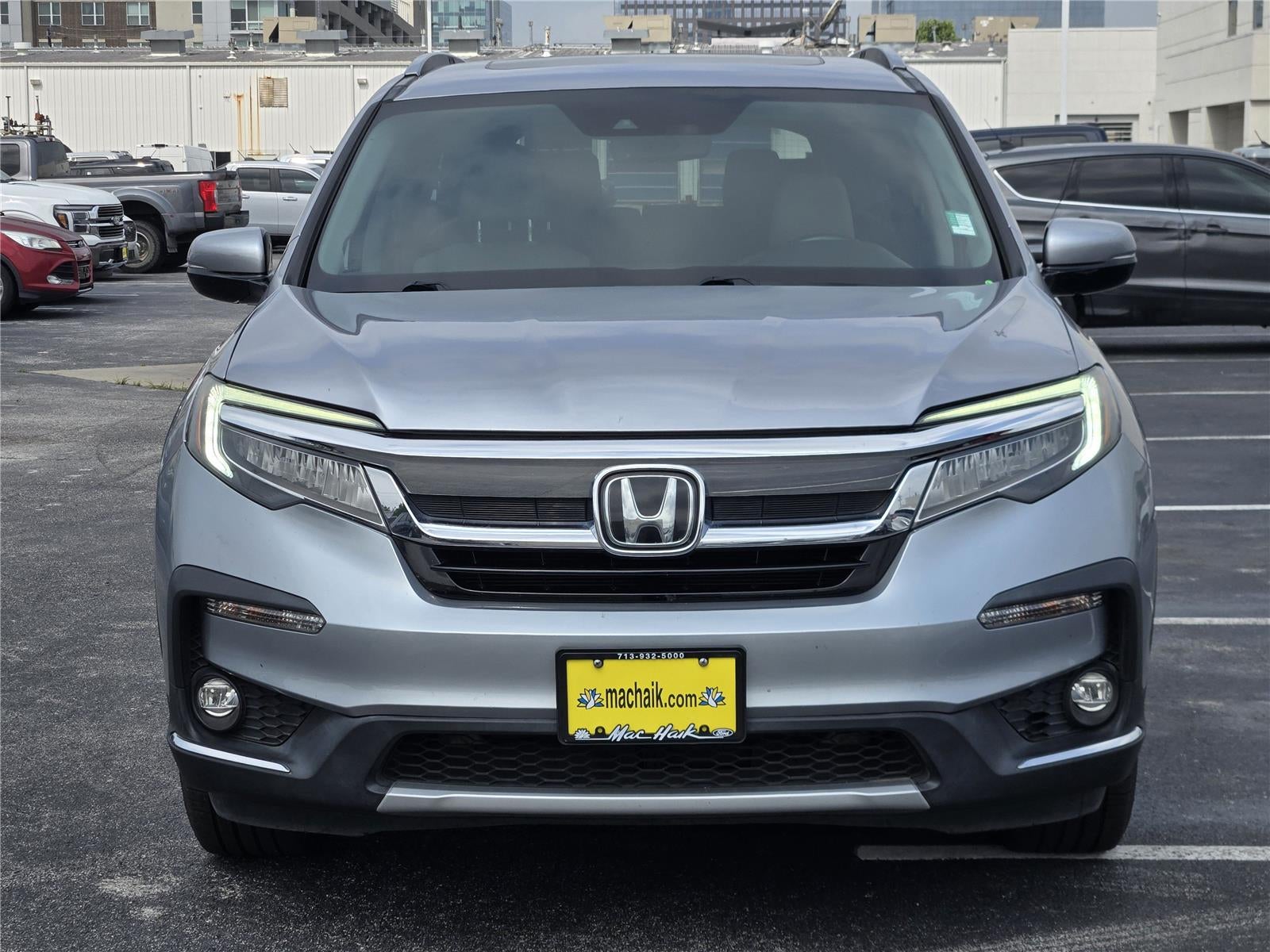 2021 Honda Pilot Touring w/Rear Captain's Chairs