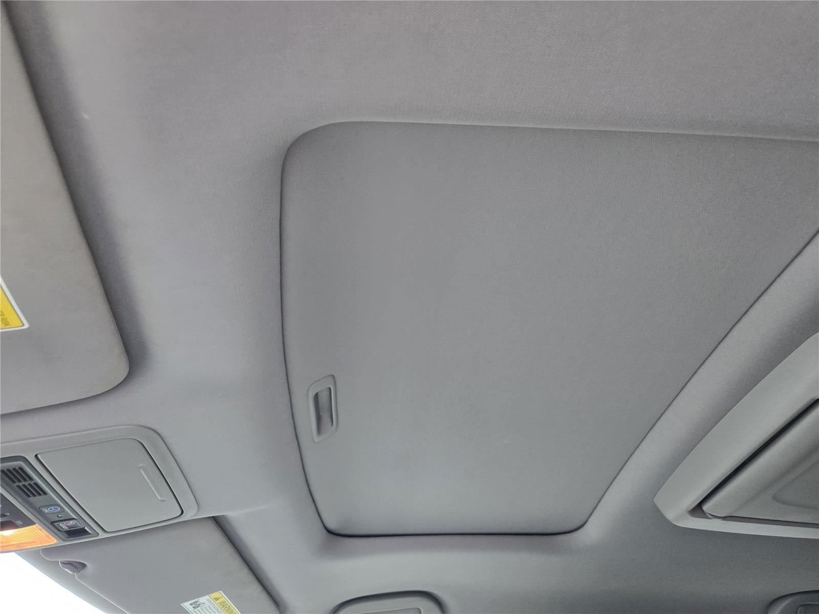 2021 Honda Pilot Touring w/Rear Captain's Chairs