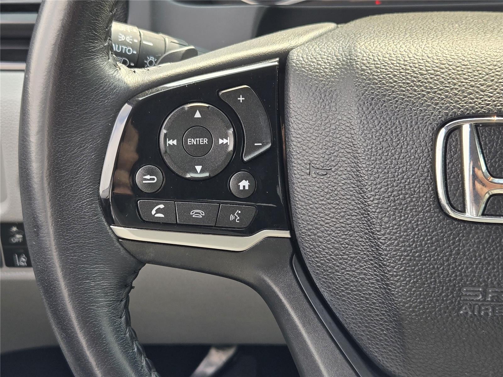 2021 Honda Pilot Touring w/Rear Captain's Chairs