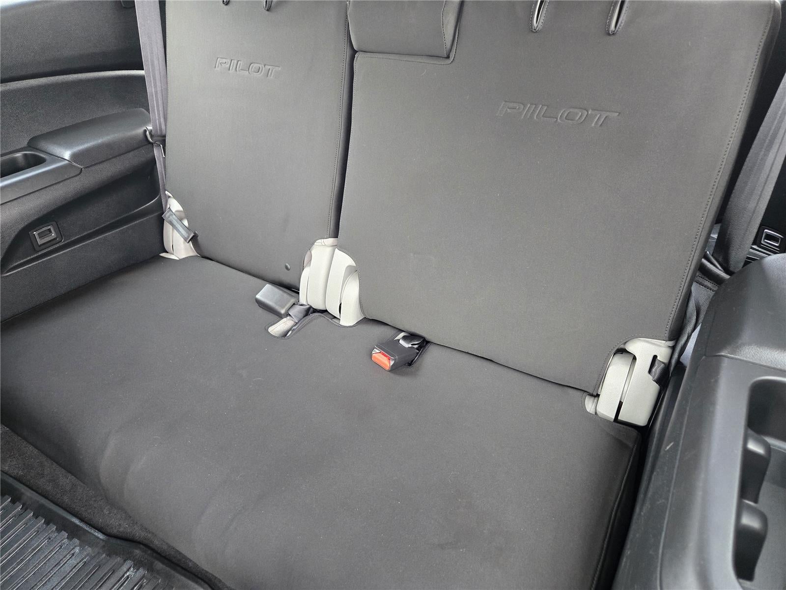 2021 Honda Pilot Touring w/Rear Captain's Chairs