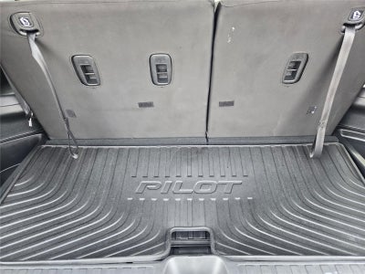 2021 Honda Pilot Touring w/Rear Captain's Chairs